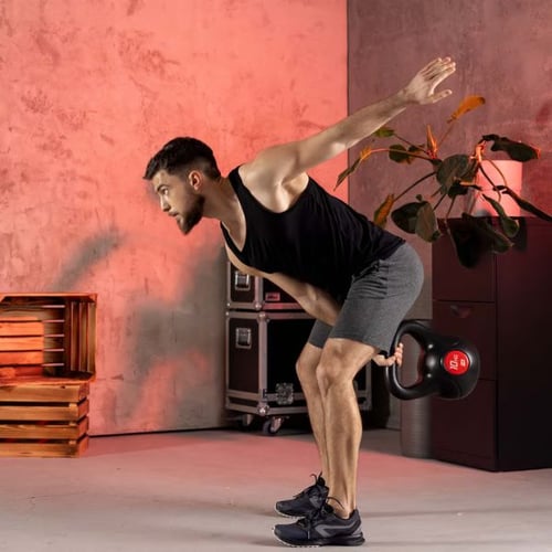 Man in bent-over position rowing a 12 kg hop sport kettlebell with one arm